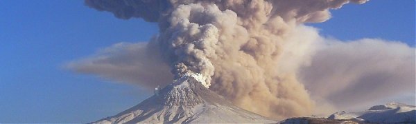 Пепел от вулкана Шивелуч засыпал камчатский поселок