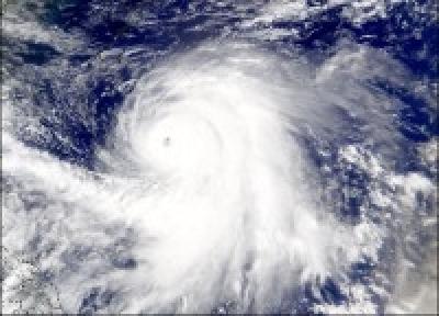 Тайфун «KOMPASU» продолжает смещение