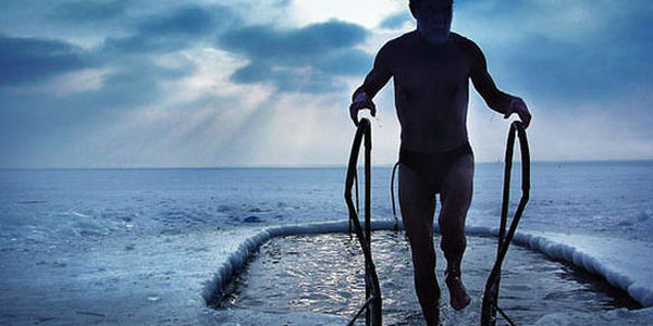 Сколько россиян собираются искупаться в проруби на Крещение?