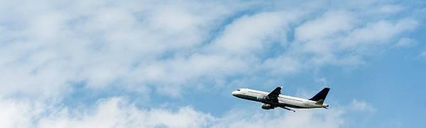 Стоимость авиабилетов на внутренних рейсах в России снизилась почти на 8 %