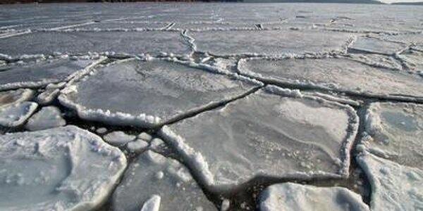 Внимание! Сегодня возможен взлом припайного льда в заливах Владивостока