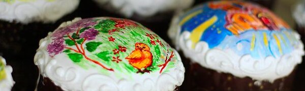 Можно ли самостоятельно освятить куличи и как встретить Пасху дома?