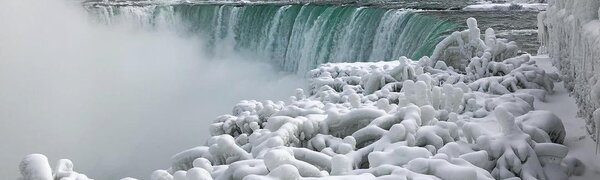 Ниагарский водопад покрылся льдом (ВИДЕО)
