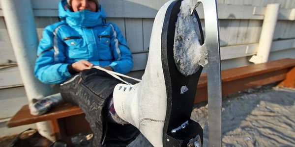 Заливка муниципальных катков и хоккейных коробок идёт во Владивостоке