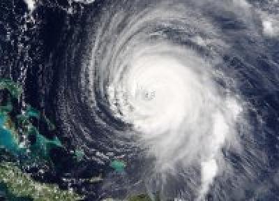 Тайфун «Songda» достиг стадии урагана