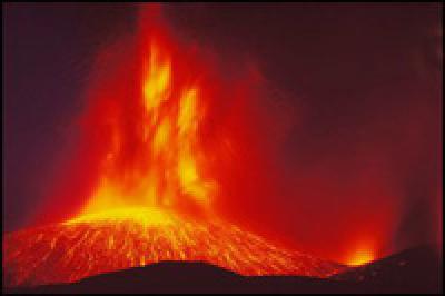 Плоский Толбачик на Камчатке выбросил пепел на высоту около 4 км 