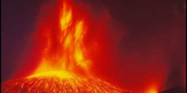 Плоский Толбачик на Камчатке выбросил пепел на высоту около 4 км 
