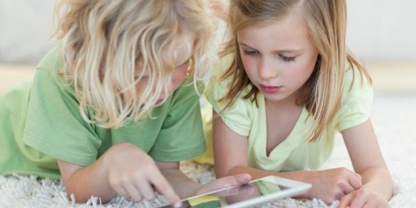 Смартфоны и планшеты мешают развитию детей