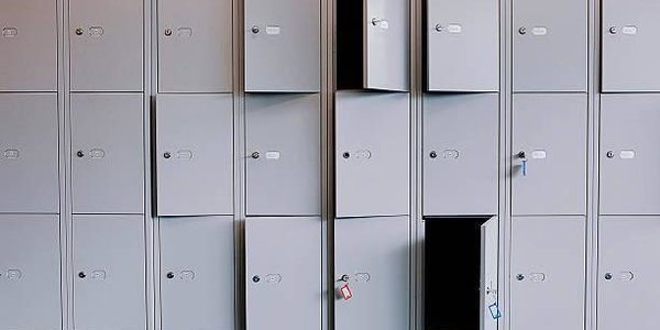 В китайском магазине открыли камеру хранения для мужей