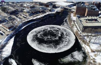 Гигантский ледяной диск: необычное природное явление удивило жителей США