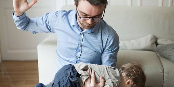 Воспитательные шлепки ухудшают поведение детей