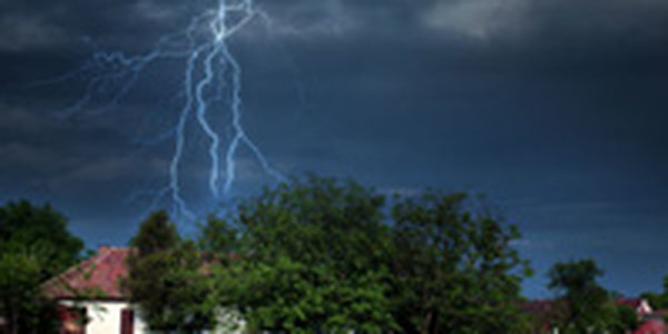 В Бангладеш начался опасный «сезон молний»