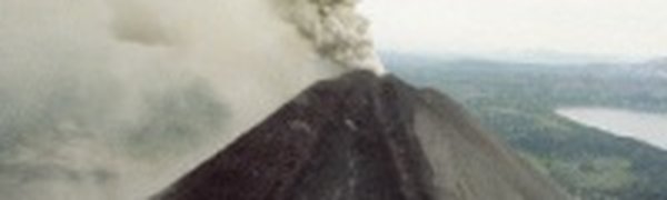 Карымский вулкан выбрасывает пепел на 6 км