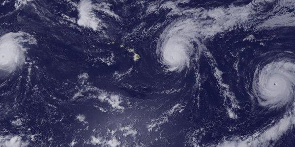 Две тропические депрессии кружат в Тихом океане