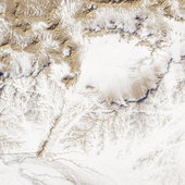 Спутник сфотографировал заснеженную китайскую пустыню