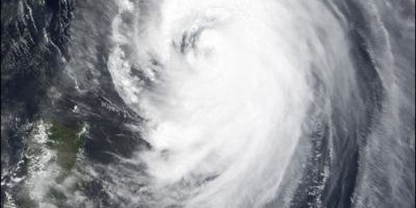 К юго-восточным берегам Китая смещается тайфун «NIDA»