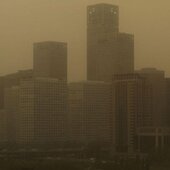 Из-за песчаной бури небо Пекина снова стало оранжевым