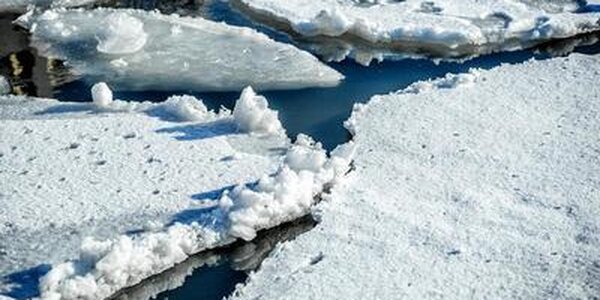 Внимание! Выход на лед опасен для жизни