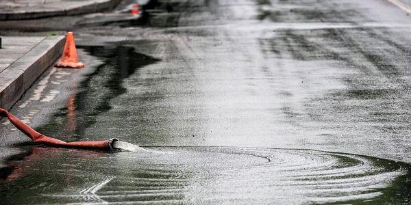 Последствия сильного дождя устраняют в Приморье