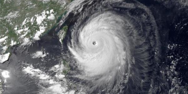 Тайфун «Неогури» надвигается на остров Кюсю