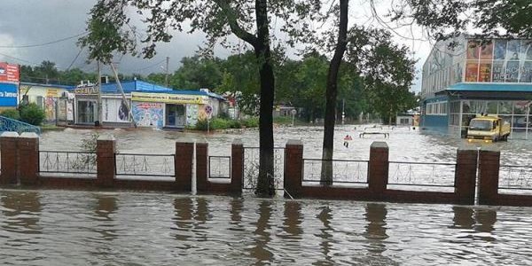 Из-за дождей в Уссурийске случился частичный прорыв дамбы