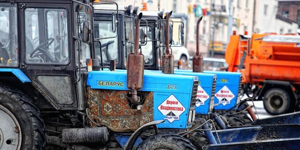 Из-за снегопада во Владивостоке закрыто движение на трассе Седанка-Патрокл