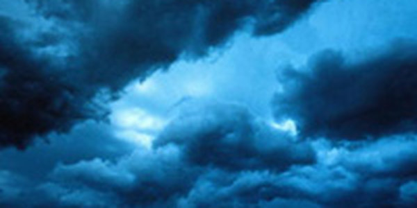 Тайфун LUPIT медленно подбирается к Японии