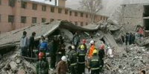 Число жертв землетрясения в Китае возросло до 1.5 тысяч человек