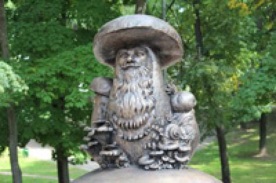В Рязани появился памятник грибам с глазами