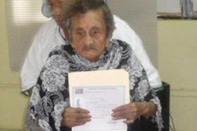 100-летняя мексиканка окончила начальную школу