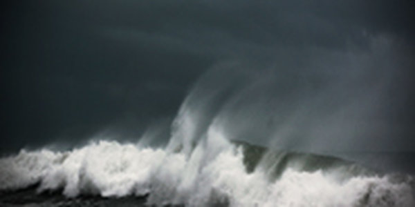 В связи со штормовым предупреждением запрещен выход в море