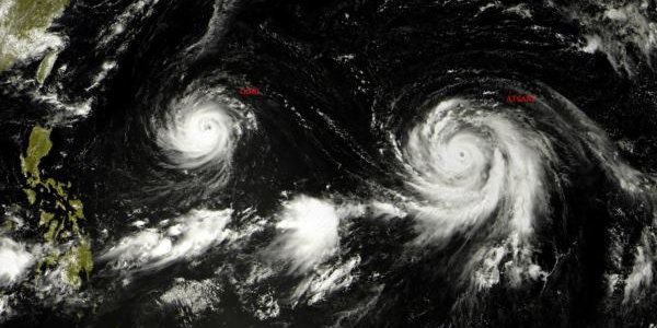 На Японию надвигаются два сильных тайфуна