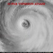 На Японию надвигаются два сильных тайфуна