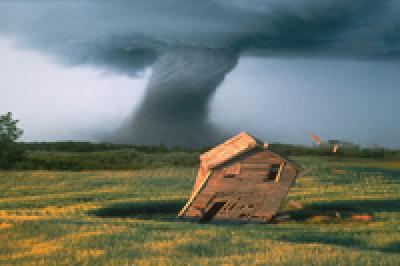Мощный шторм дал толчок для формирования торнадо в Венгрии