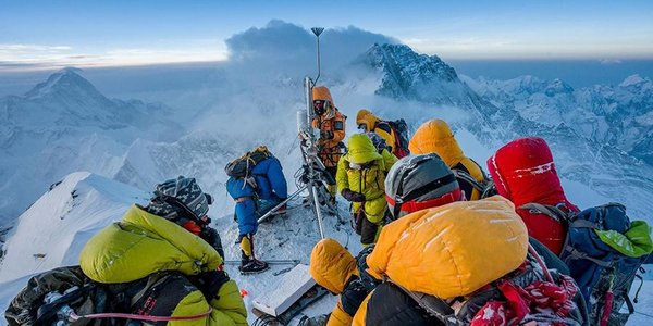 На Эвересте установили метеостанцию на рекордной высоте 8 430 метров