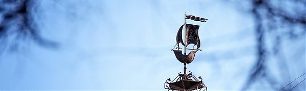 На Владивосток обрушился шквалистый северный ветер