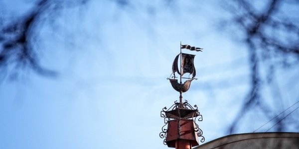 На Владивосток обрушился шквалистый северный ветер