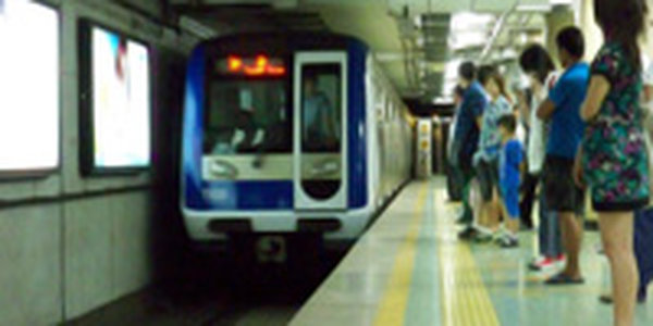 В метро Пекина можно расплатиться пластиковыми бутылками