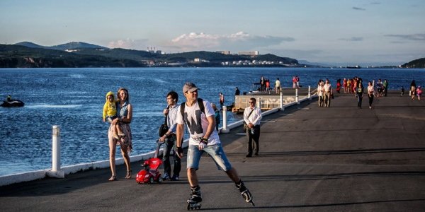 Приморцы продолжают наслаждаться теплой погодой