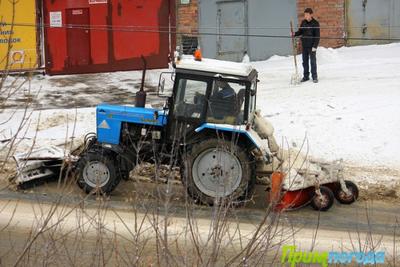 На уборку снега в Приморье вышли 142 единицы техники