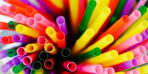 Европарламент запретил одноразовую пластиковую посуду