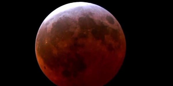NASA показало cамое короткое лунное затмение века