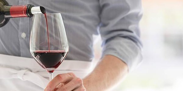 Сингапурские учёные изобрели бокал, превращающий воду в вино