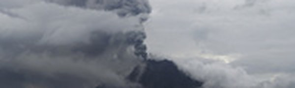 Очередное извержение вулкана Синабунг произошло на острове Суматра