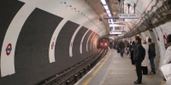 Эко-акция в метро привела к введению строгого запрета на дресс-код в транспорте