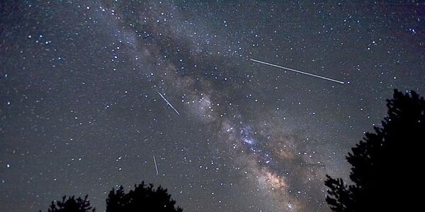 Первый весенний звездопад засияет в ночном небе