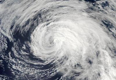 Новая угроза: два мощных тайфуна начали движение в сторону Приморья