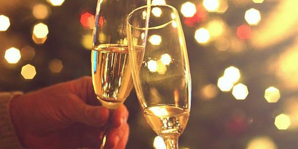 К Новому году шампанское в России подорожает на 10–15 %