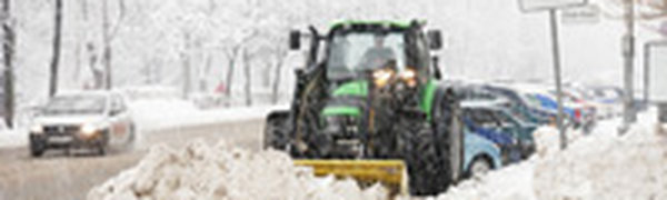 В Биробиджане из-за обильного снегопада была объявлена чрезвычайная ситуация