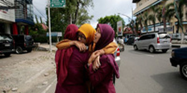 Землетрясение в Индонезии вызвало панику